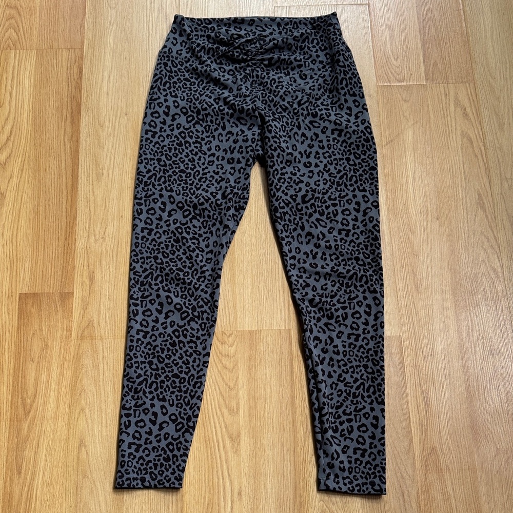 PINK Victoria's Secret Size Large L Gray Leopard Leggings workout pants sexy